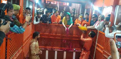 प्रयागराज: संगम पर प्रियंका ने हनुमानजी के दर्शन कर मांगा आशीर्वाद