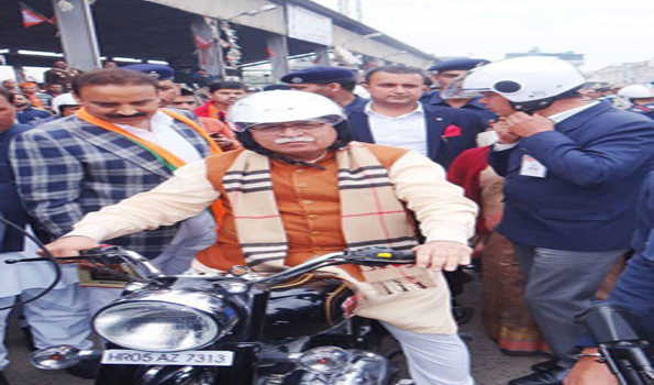 देश चाहता है कि मोदी फिर से देश के प्रधानमंत्री बनें: खट्टर