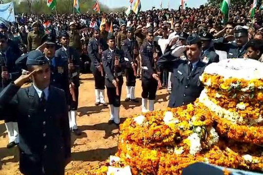 शहीद विक्रांत पंचतत्व में विलीन, डेढ़ वर्षीय बेटे ने दी मुखाग्नि