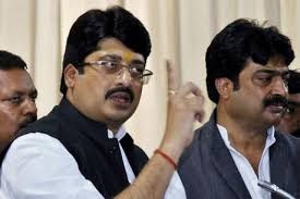 राजा भैया भी मैदान में..चुनाव आयोग ने फुटबॉल खेलता हुआ खिलाड़ी चुनाव चिन्ह आवंटित किया, अपनी पार्टी से उतारे दो प्रत्याशी