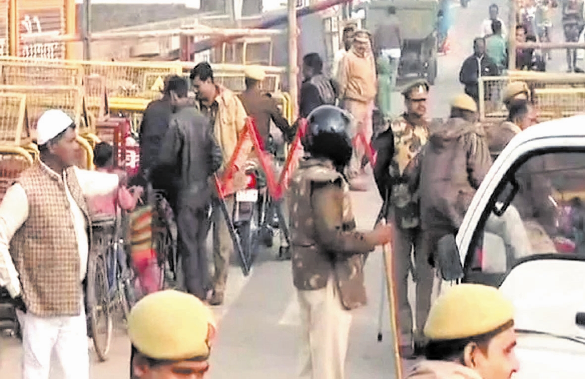 यूपी: अयोध्या फैसले से पहले सरकार की तैयारी...पुलिस अधिकारियों की   छुट्टियां 30 नवम्बर तक रद्द