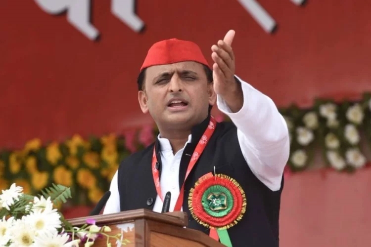 समाजवादी पार्टी के अध्यक्ष अखिलेश यादव ने नौकरशाही को किया आगाह....  अधिकारी समझ लें, मौसम के साथ हालात भी बदलते हैं